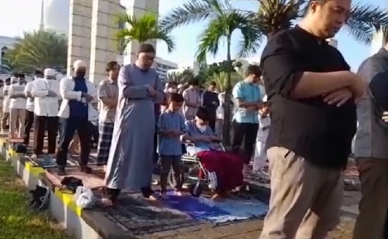 Bagaimana Jika Terlambat Sholat Idul Adha? Begini Kata Ulama 4 Mazhab Bagaimana Jika Terlambat Sholat Idul Adha? Begini Kata Ulama 4 Mazhab