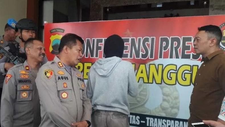 Terungkap, Siswa SMP Bakar Sekolah di Temanggung gegara Sakit Hati Sering Dibully Teman Terungkap, Siswa SMP Bakar Sekolah di Temanggung gegara Sakit Hati Sering Dibully Teman