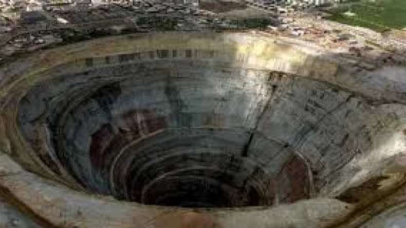 7 Lubang Terdalam yang Pernah Digali Manusia, Nomor 1 Memiliki Kedalaman Mencapai 7,5 Mil 7 Lubang Terdalam yang Pernah Digali Manusia, Nomor 1 Memiliki Kedalaman Mencapai 7,5 Mil