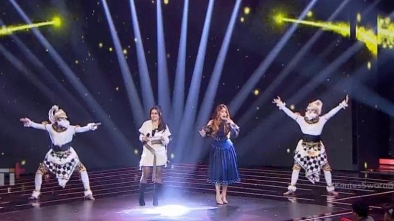 Nyanyikan Lagu Bang Jono, Lia dan Karin Sukses Bikin Juri Goyang Nyanyikan Lagu Bang Jono, Lia dan Karin Sukses Bikin Juri Goyang