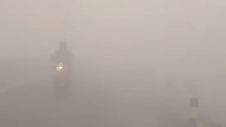 Kabut Asap Kembali Tutupi Jalanan di Banjarbaru, Jarak Pandang 2 Meter Kabut Asap Kembali Tutupi Jalanan di Banjarbaru, Jarak Pandang 2 Meter