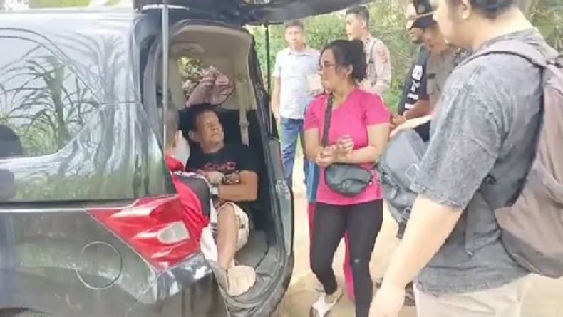 Gerebek Eks Kampung Narkoba, Polisi Tangkap 9 Orang Pesta Sabu, Lainnya Terjun ke Sungai Gerebek Eks Kampung Narkoba, Polisi Tangkap 9 Orang Pesta Sabu, Lainnya Terjun ke Sungai