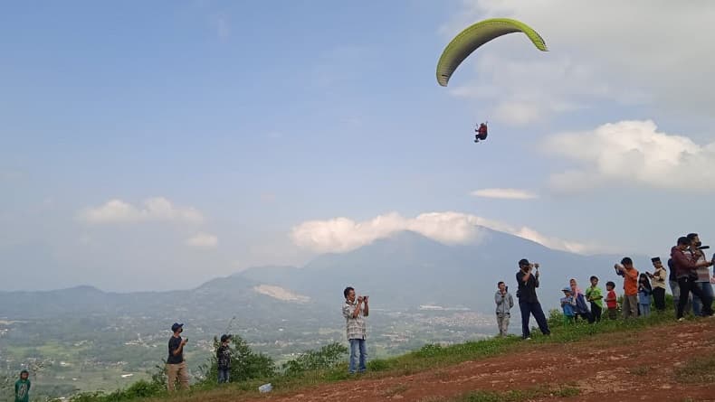 Bukit Haruman Jingga Garut Utara, Surga Wisata bagi Pecinta Paralayang Bukit Haruman Jingga Garut Utara, Surga Wisata bagi Pecinta Paralayang