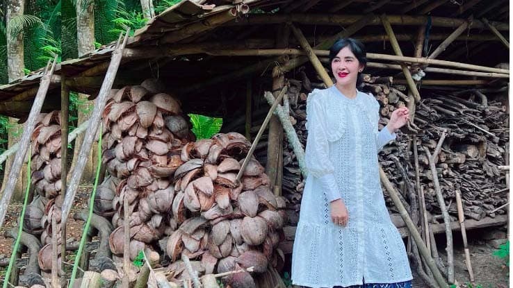 Apa Kabar Uut Permatasari si Goyang Ngecor, Berhenti Jadi Artis Demi Mengurus Suami dan Anak Apa Kabar Uut Permatasari si Goyang Ngecor, Berhenti Jadi Artis Demi Mengurus Suami dan Anak