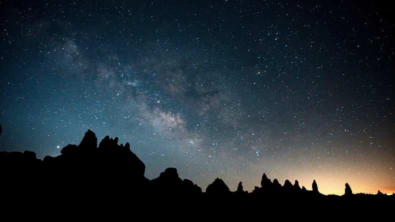 30 Contoh Kalimat Nokturnal Beserta Pengertiannya 30 Contoh Kalimat Nokturnal Beserta Pengertiannya