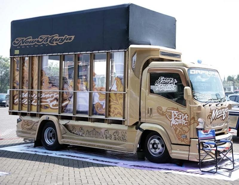 Modifikasi Truk Mewah di GIIAS 2023, Interior Mahal seperti Hotel Berjalan Modifikasi Truk Mewah di GIIAS 2023, Interior Mahal seperti Hotel Berjalan