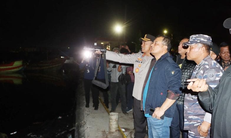 Kebakaran Puluhan Kapal di Pelabuhan Jongor Tegal, Kapolda Jateng: 15 Saksi Diperiksa Kebakaran Puluhan Kapal di Pelabuhan Jongor Tegal, Kapolda Jateng: 15 Saksi Diperiksa