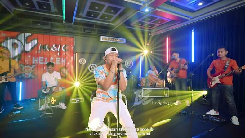 Lirik Lagu Teteg Ati - Denny Caknan dan Artinya: Dadi Payung Naliko Udane Teko Lirik Lagu Teteg Ati - Denny Caknan dan Artinya: Dadi Payung Naliko Udane Teko