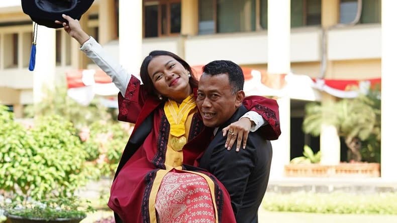 Nama Unik Anak Bupati Ponorogo, Jian Ayune Sundul Langit yang Curi Perhatian Netizen Nama Unik Anak Bupati Ponorogo, Jian Ayune Sundul Langit yang Curi Perhatian Netizen