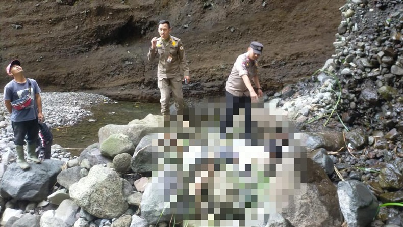 Geger, Mayat Pria Tanpa Identitas Ditemukan di Sungai Ciapus Bogor Geger, Mayat Pria Tanpa Identitas Ditemukan di Sungai Ciapus Bogor