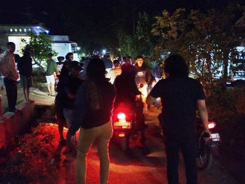 Ratusan Anggota Perguruan Silat Bikin Onar di Tanggul Jember Ratusan Anggota Perguruan Silat Bikin Onar di Tanggul Jember