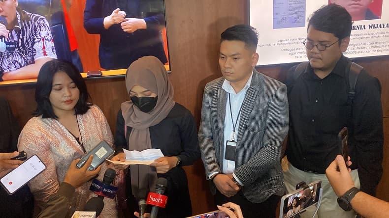 Selebgram Oklin Fia Ngaku Tak Ada Niat Lecehkan Agama Islam dalam Konten Jilat Es Krim Selebgram Oklin Fia Ngaku Tak Ada Niat Lecehkan Agama Islam dalam Konten Jilat Es Krim