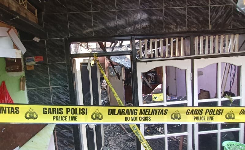 Kronologi Pasutri Tewas dalam Kebakaran di Depok, Terjebak di Lantai 2 karena Tangga Terbakar Kronologi Pasutri Tewas dalam Kebakaran di Depok, Terjebak di Lantai 2 karena Tangga Terbakar