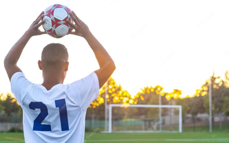 5 Pesepak Bola dengan Lemparan ke Dalam Terjauh, Nomor 1 dari Asia Tenggara 5 Pesepak Bola dengan Lemparan ke Dalam Terjauh, Nomor 1 dari Asia Tenggara