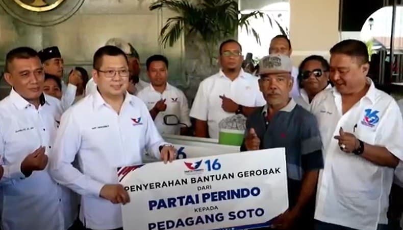HT Serahkan Bantuan Gerobak Perindo di Balikpapan: Semoga Omzet Naik Terus! HT Serahkan Bantuan Gerobak Perindo di Balikpapan: Semoga Omzet Naik Terus!