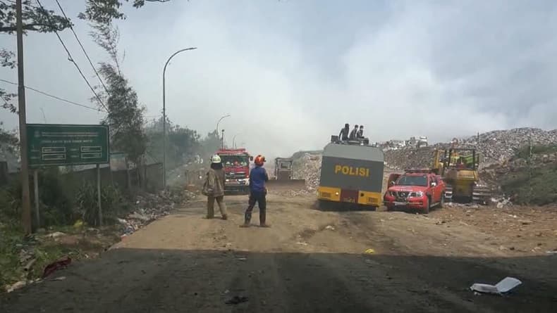 TPA Sementara Batal Digunakan, Asap Kebakaran di Sarimukti Mulai Berkurang TPA Sementara Batal Digunakan, Asap Kebakaran di Sarimukti Mulai Berkurang