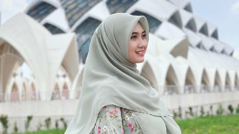 Profil dan Biodata Alfina Nindiyani, Penyanyi Sholawat Merdu Idola Anak Muda Profil dan Biodata Alfina Nindiyani, Penyanyi Sholawat Merdu Idola Anak Muda