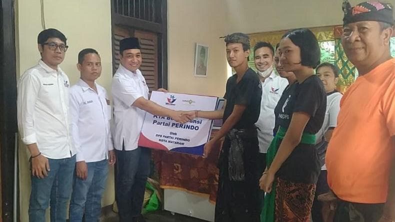 Nyata, DPD Partai Perindo Mataram Serahkan Santunan Kematian KTA Asuransi ke Ahli Waris I Gede Sarwa Nyata, DPD Partai Perindo Mataram Serahkan Santunan Kematian KTA Asuransi ke Ahli Waris I Gede Sarwa