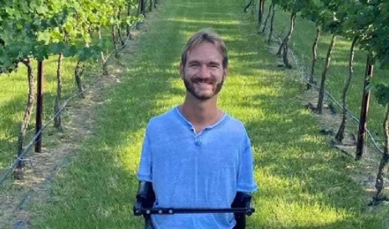 Biografi Nick Vujicic, Motivator Dunia Inspiratif Tak Punya Tangan dan Kaki Biografi Nick Vujicic, Motivator Dunia Inspiratif Tak Punya Tangan dan Kaki