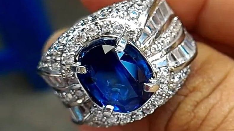 5 Warna Batu Safir yang Langka dan Menawan, Biru Paling Diburu 5 Warna Batu Safir yang Langka dan Menawan, Biru Paling Diburu