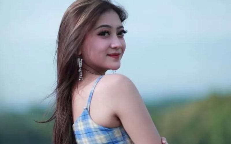 Profil dan Biodata Shinta Arsinta, Pedangdut yang Pernah Jadi Trending Topik di YouTube Profil dan Biodata Shinta Arsinta, Pedangdut yang Pernah Jadi Trending Topik di YouTube