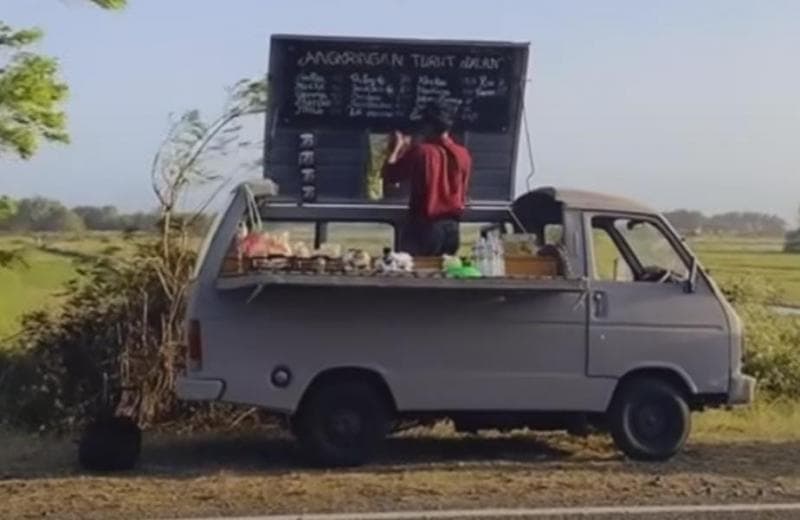 Viral Mobil Tua Disulap Jadi Warung Angkringan Pinggir Jalan, Begini Penampakannya Viral Mobil Tua Disulap Jadi Warung Angkringan Pinggir Jalan, Begini Penampakannya