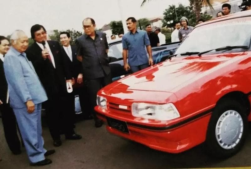 Kiprah Soebronto Laras di Dunia Otomotif Tanah Air, Tinggalkan Sejarah Mobil Nasional dan Motor Legendaris Kiprah Soebronto Laras di Dunia Otomotif Tanah Air, Tinggalkan Sejarah Mobil Nasional dan Motor Legendaris