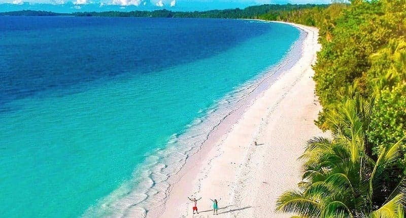 Mengintip Pasir Pantai Terhalus di Dunia, Ternyata Lokasinya Ada di Maluku Mengintip Pasir Pantai Terhalus di Dunia, Ternyata Lokasinya Ada di Maluku