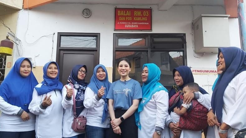Angela Tanoesoedibjo Puji Kreativitas Para Ibu-Ibu Pelaku UMKM di Surabaya Angela Tanoesoedibjo Puji Kreativitas Para Ibu-Ibu Pelaku UMKM di Surabaya
