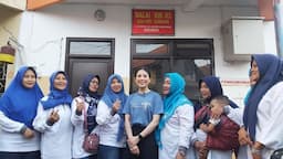 Angela Tanoesoedibjo Puji Kreativitas Para Ibu-Ibu Pelaku UMKM di Surabaya