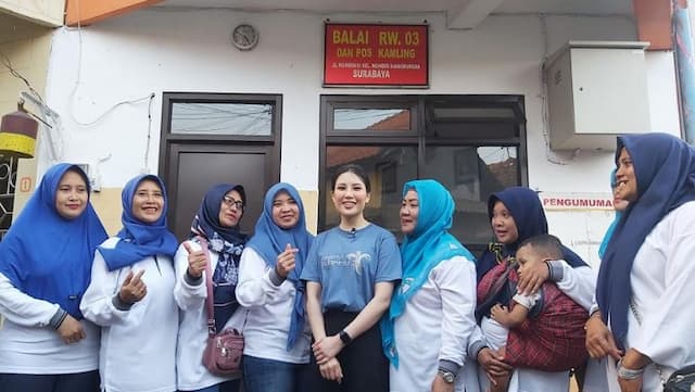 Angela Tanoesoedibjo Puji Kreativitas Para Ibu-Ibu Pelaku UMKM di Surabaya