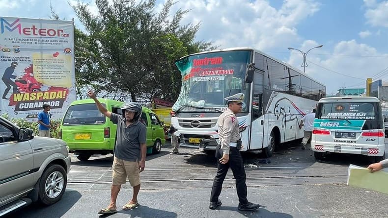 Kecelakaan Maut di Malang, Sopir Bus Tabrak 5 Kendaraan Ditetapkan Tersangka Kecelakaan Maut di Malang, Sopir Bus Tabrak 5 Kendaraan Ditetapkan Tersangka