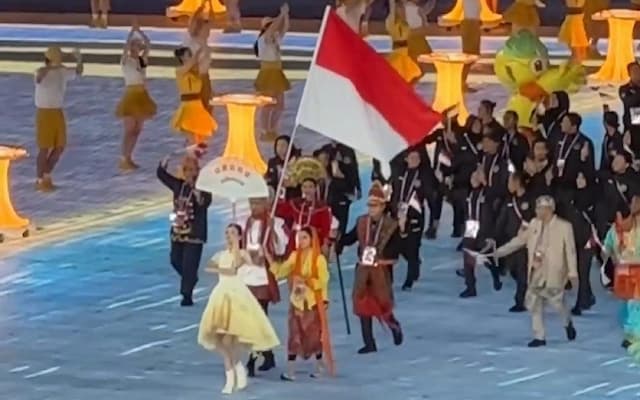 Opening Asian Games 2022: Dibuka Secara Menawan, Defile Indonesia Pamer Baju Daerah