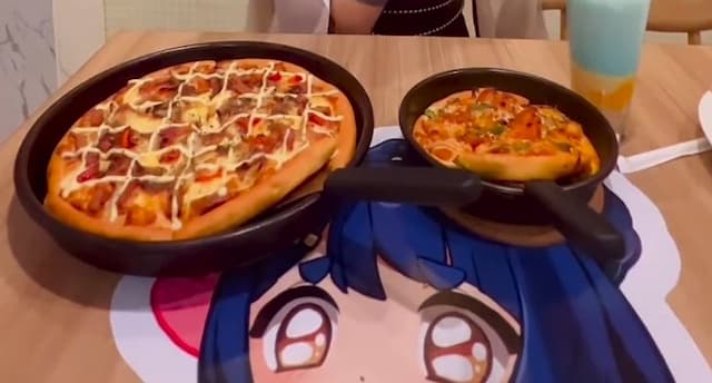 Sensasi Berpetualang Menyantap Pizza seperti Ada di Dunia Genshin Impact