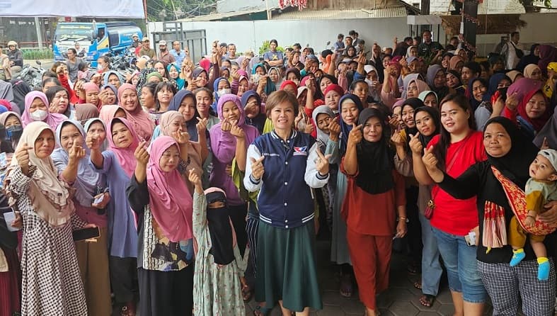 Warga Kalideres Antusias Hadiri Pasar Murah Partai Perindo Warga Kalideres Antusias Hadiri Pasar Murah Partai Perindo