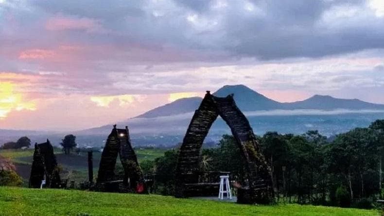 11 Tempat Wisata di Tomohon Paling Populer, Cocok untuk Santai hingga Prewedding 11 Tempat Wisata di Tomohon Paling Populer, Cocok untuk Santai hingga Prewedding