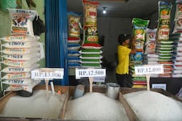 300 Ton Beras Digelontorkan ke Pasar, Bulog Sebut Harga Turun Rp1.500 per Kg