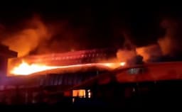 Kebakaran Landa Pasar Leuwiliang Bogor, Pedagang Berlarian Selamatkan Barang