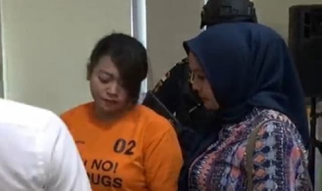 Kurir Narkoba Cantik Tertangkap Hendak Selundupkan 10.027 Pil Ekstasi dari Malaysia