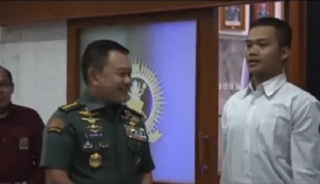Viral Casis Tamtama Kuasai 4 Bahasa Asing, Langsung Sujud Syukur Dapat Restu Jenderal Dudung Masuk Bintara TNI