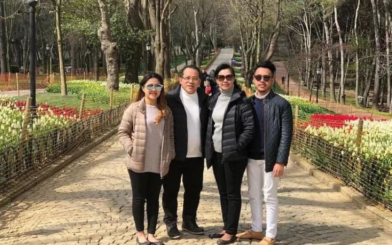 Profil dan Biodata Erwin Japasal, Konglomerat Asal Malang Ayah Tiktoker Eca Aura Profil dan Biodata Erwin Japasal, Konglomerat Asal Malang Ayah Tiktoker Eca Aura