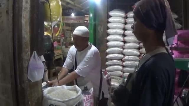 Tak Ada Beras Murah di Purwakarta, Tukang Nasi Uduk Kurangi Pembelian dan Porsi