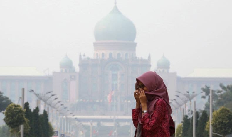 Malaysia Mulai Keluhkan Asap Kebakaran Lahan Kiriman dari Indonesia Malaysia Mulai Keluhkan Asap Kebakaran Lahan Kiriman dari Indonesia
