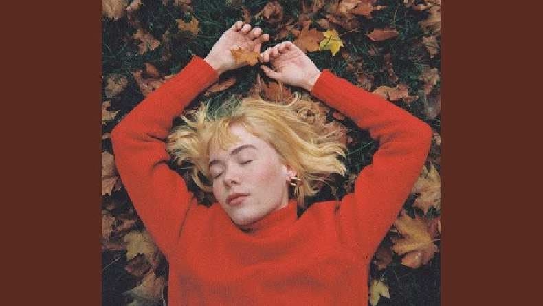 Lirik Lagu We Fell in Love in October dan Terjemahan, Viral di Medsos! Lirik Lagu We Fell in Love in October dan Terjemahan, Viral di Medsos!