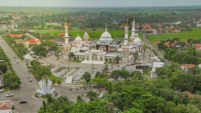 Masjid Terbesar di Indramayu, Berperan Besar dalam Penyebaran Islam Jawa Barat Masjid Terbesar di Indramayu, Berperan Besar dalam Penyebaran Islam Jawa Barat