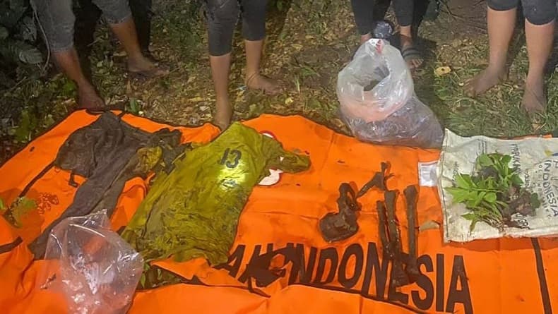 Penampakan Kerangka Manusia Dicor Dalam Drum di Aceh Besar, Pakai Kaus Kuning Angka 13 Penampakan Kerangka Manusia Dicor Dalam Drum di Aceh Besar, Pakai Kaus Kuning Angka 13