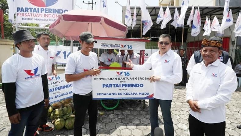 HT: Bantuan Gerobak Simbolisasi Perjuangan Partai Perindo untuk Indonesia Sejahtera HT: Bantuan Gerobak Simbolisasi Perjuangan Partai Perindo untuk Indonesia Sejahtera