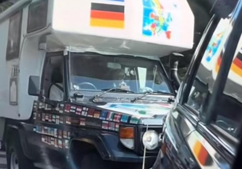 Viral Sepasang Bule Lansia Keliling Dunia dengan Campervan, Kini Sampai di Surabaya Viral Sepasang Bule Lansia Keliling Dunia dengan Campervan, Kini Sampai di Surabaya