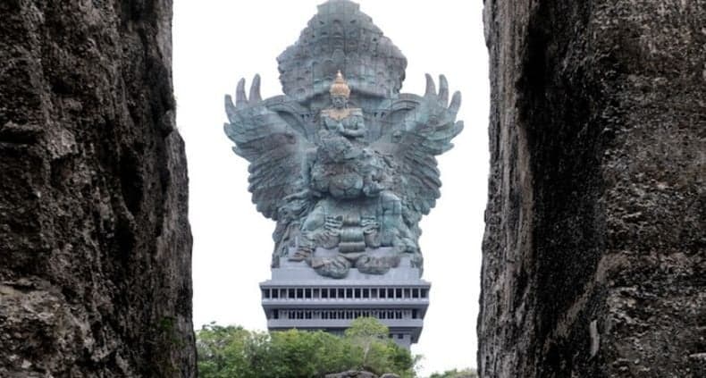 Deretan Patung Tertinggi di Indonesia, Nomor 1 Menjulang 121 Meter Deretan Patung Tertinggi di Indonesia, Nomor 1 Menjulang 121 Meter