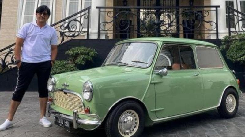 5 Artis Pria Suka Naik Mobil Klasik, Nomor 3 Diberi Nama Karyo 5 Artis Pria Suka Naik Mobil Klasik, Nomor 3 Diberi Nama Karyo